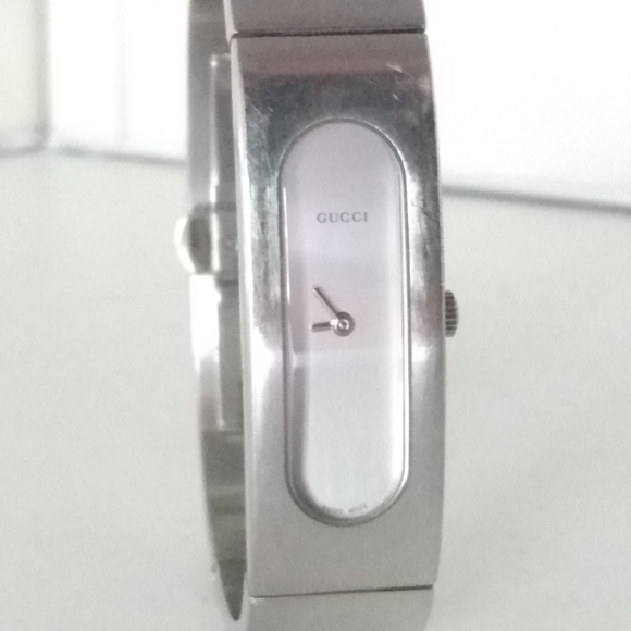 Authentic Gucci Bracelet Silver Tone Women's Watch - Picture 7 of 10